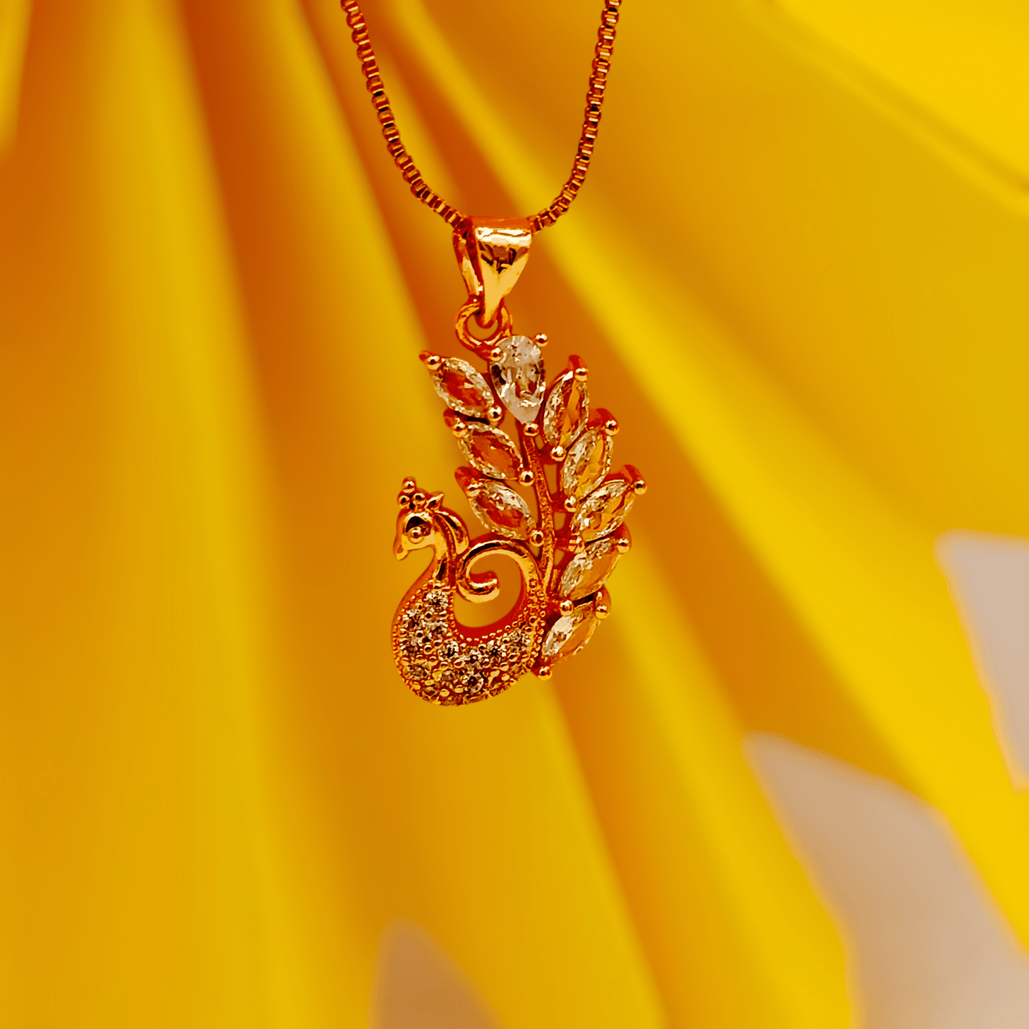 China Gold Zircon Peacock Locket