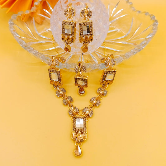 Rajistani set with Bindia